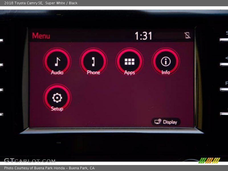 Super White / Black 2018 Toyota Camry SE