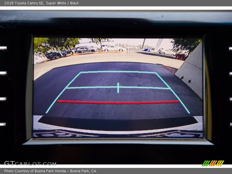 Super White / Black 2018 Toyota Camry SE