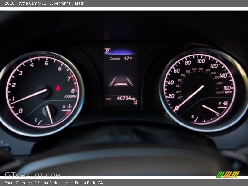 Super White / Black 2018 Toyota Camry SE