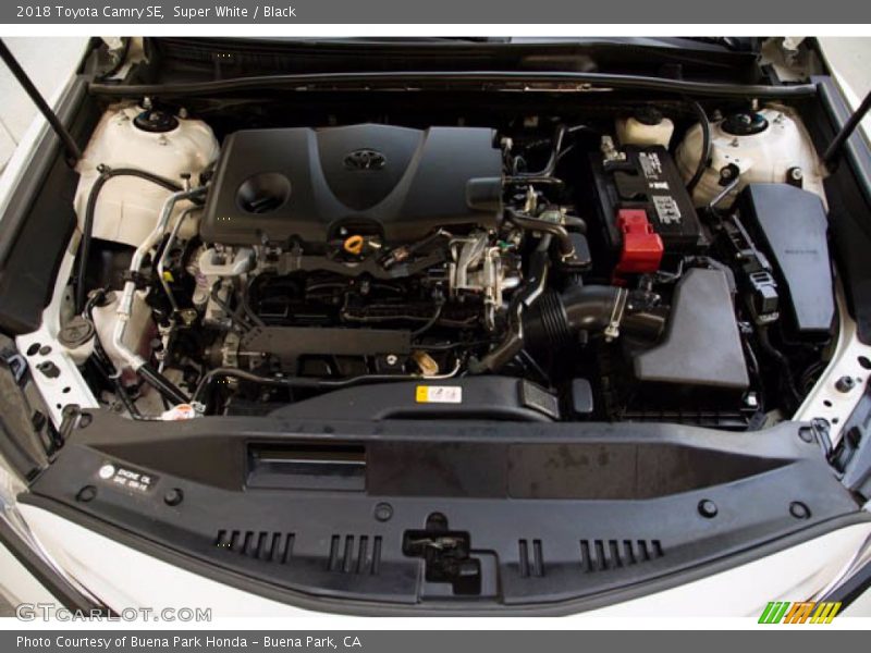 Super White / Black 2018 Toyota Camry SE