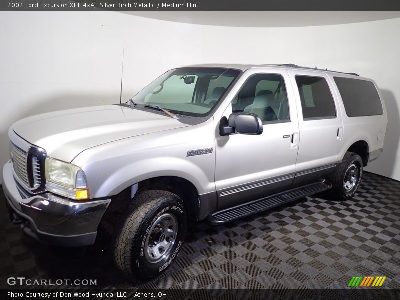 Front 3/4 View of 2002 Excursion XLT 4x4