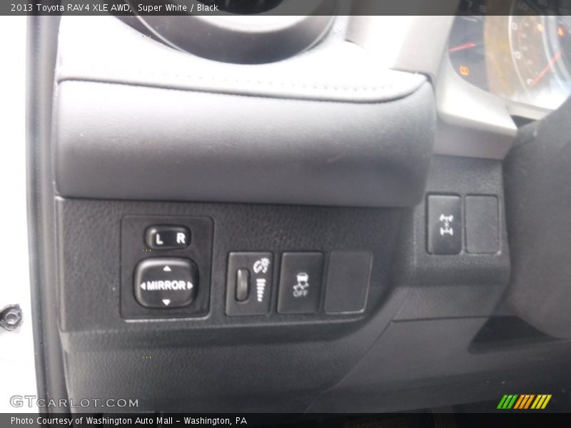 Super White / Black 2013 Toyota RAV4 XLE AWD