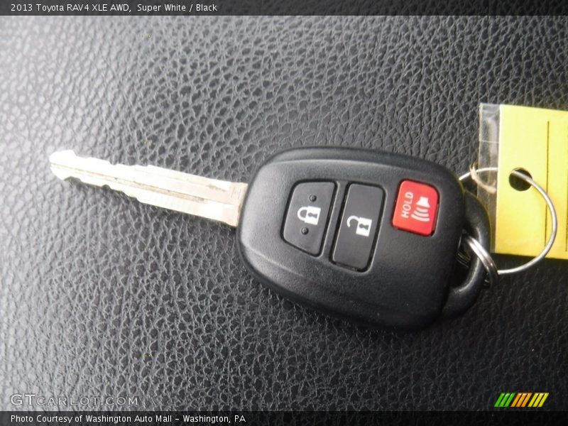 Super White / Black 2013 Toyota RAV4 XLE AWD