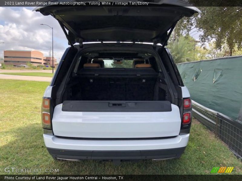  2021 Range Rover Autobiography Trunk