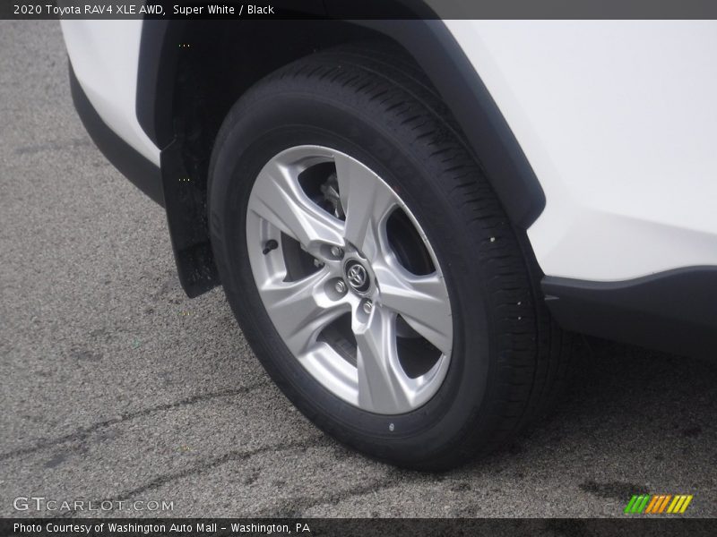 Super White / Black 2020 Toyota RAV4 XLE AWD