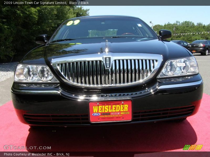 Black / Black 2009 Lincoln Town Car Signature Limited