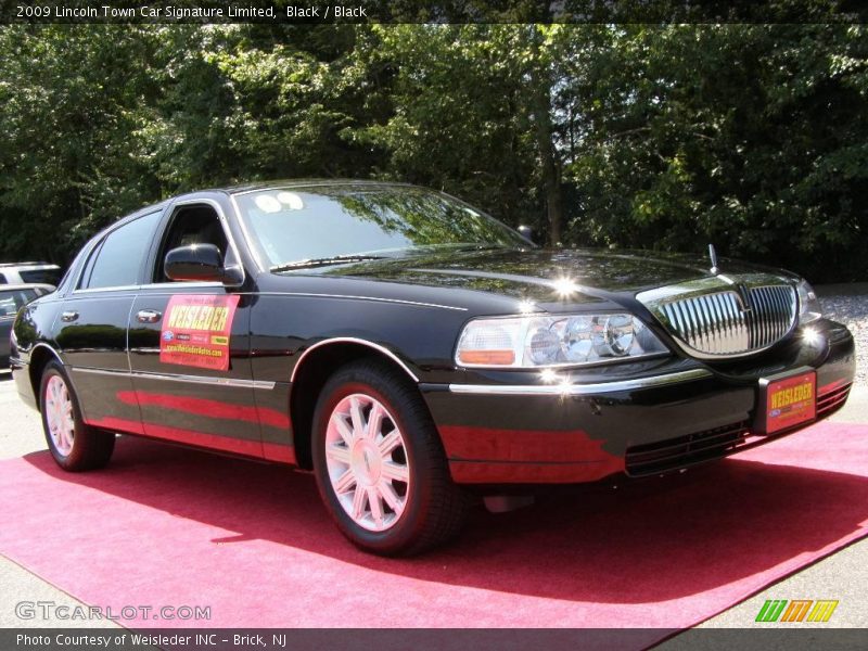 Black / Black 2009 Lincoln Town Car Signature Limited