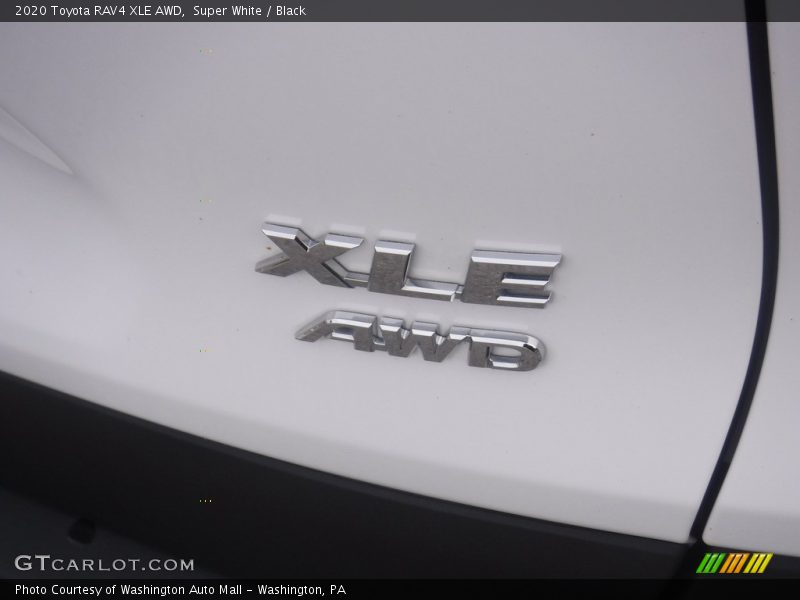 Super White / Black 2020 Toyota RAV4 XLE AWD