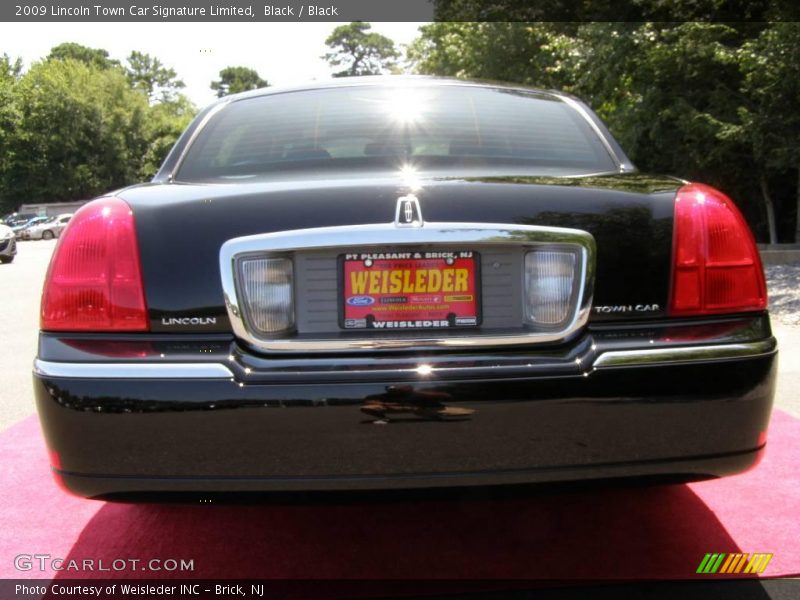 Black / Black 2009 Lincoln Town Car Signature Limited
