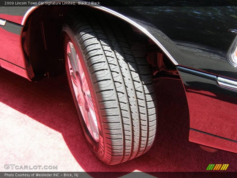 Black / Black 2009 Lincoln Town Car Signature Limited