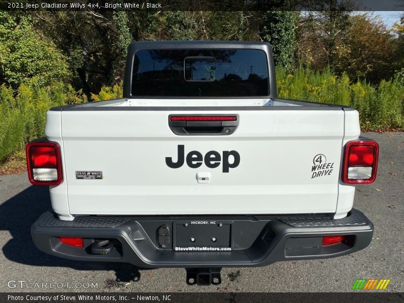 Bright White / Black 2021 Jeep Gladiator Willys 4x4