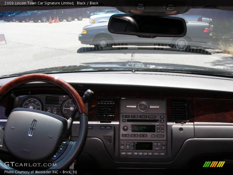 Black / Black 2009 Lincoln Town Car Signature Limited