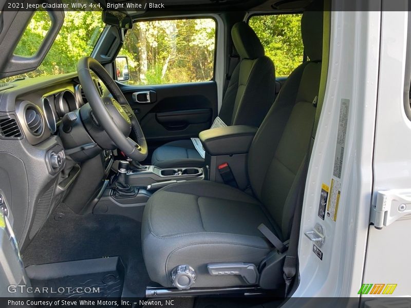 Bright White / Black 2021 Jeep Gladiator Willys 4x4