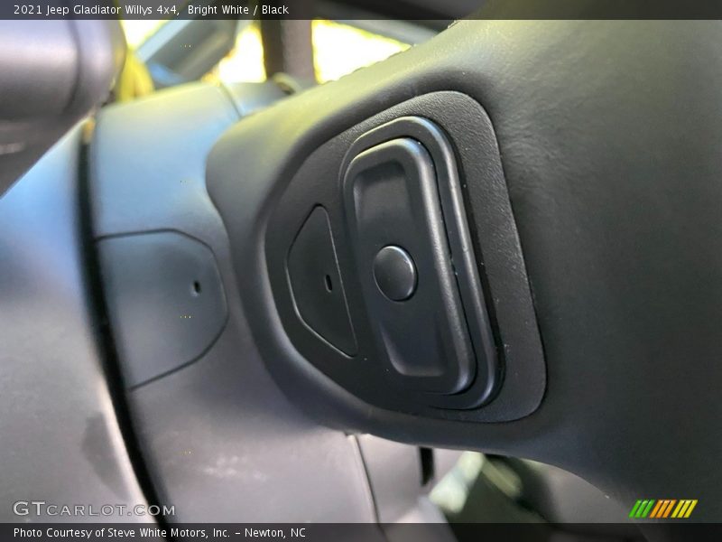 Bright White / Black 2021 Jeep Gladiator Willys 4x4