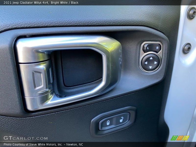 Bright White / Black 2021 Jeep Gladiator Willys 4x4