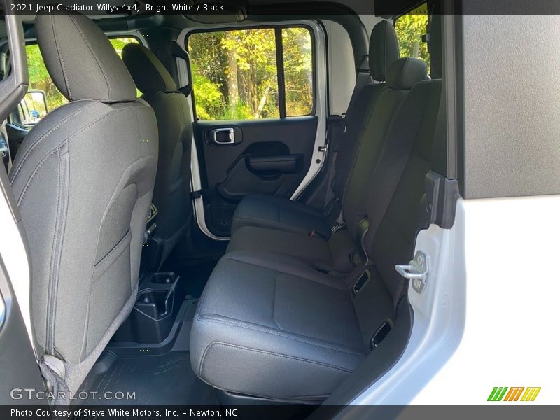 Bright White / Black 2021 Jeep Gladiator Willys 4x4