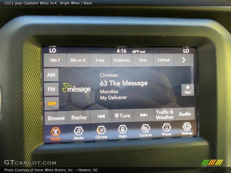 Bright White / Black 2021 Jeep Gladiator Willys 4x4