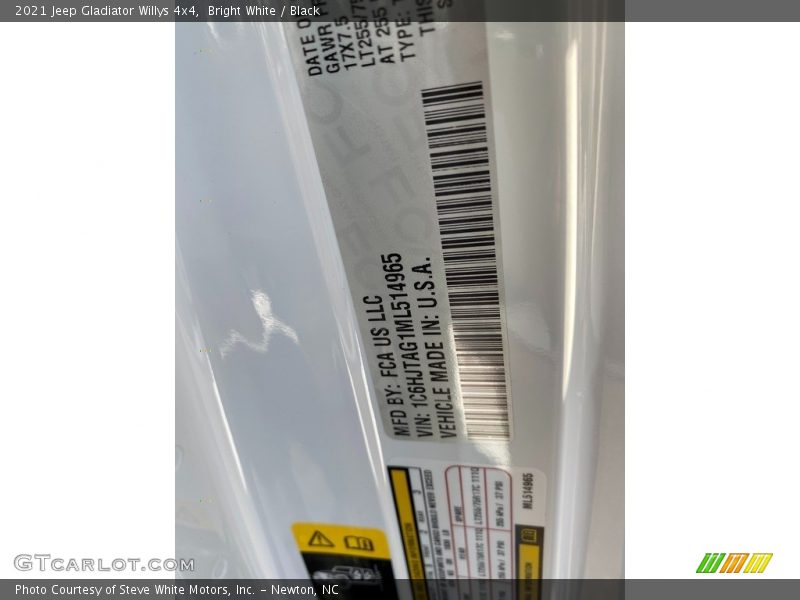 Bright White / Black 2021 Jeep Gladiator Willys 4x4