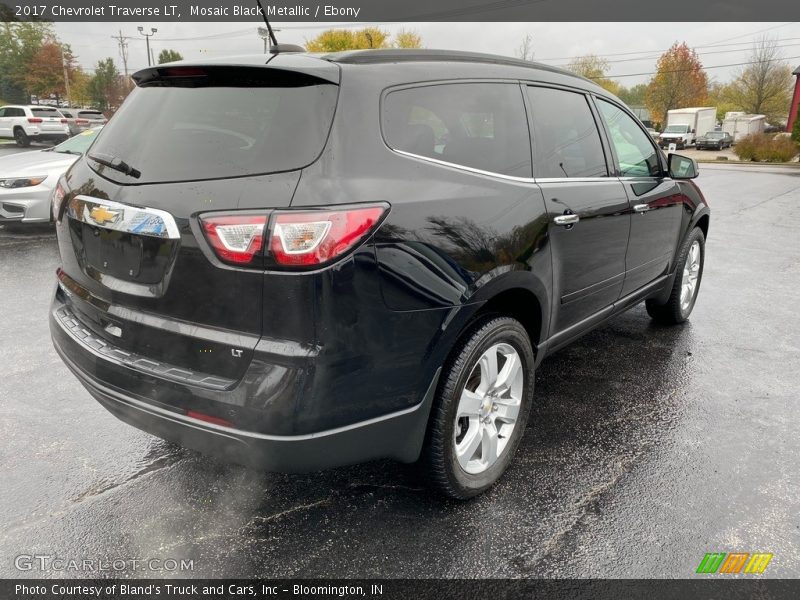Mosaic Black Metallic / Ebony 2017 Chevrolet Traverse LT