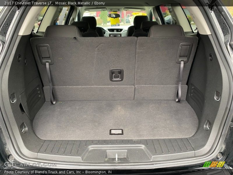 Mosaic Black Metallic / Ebony 2017 Chevrolet Traverse LT