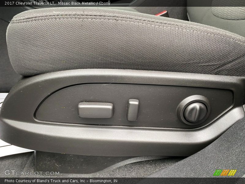 Mosaic Black Metallic / Ebony 2017 Chevrolet Traverse LT