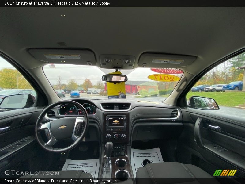 Mosaic Black Metallic / Ebony 2017 Chevrolet Traverse LT
