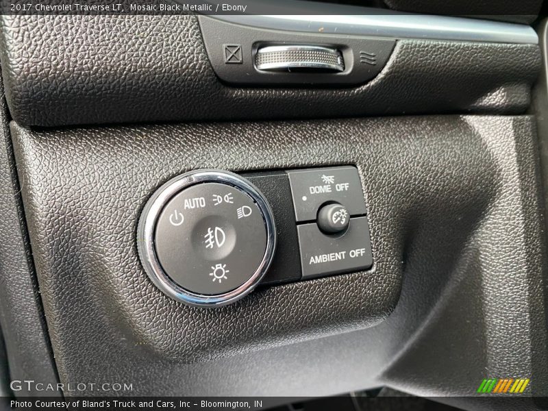 Mosaic Black Metallic / Ebony 2017 Chevrolet Traverse LT