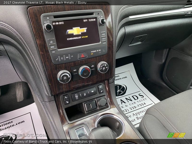 Mosaic Black Metallic / Ebony 2017 Chevrolet Traverse LT