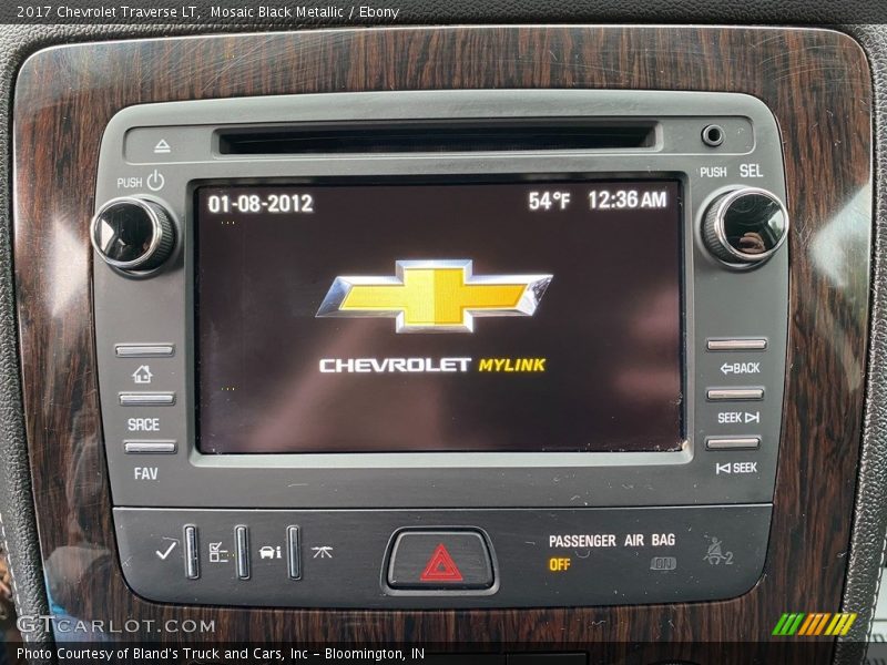 Mosaic Black Metallic / Ebony 2017 Chevrolet Traverse LT