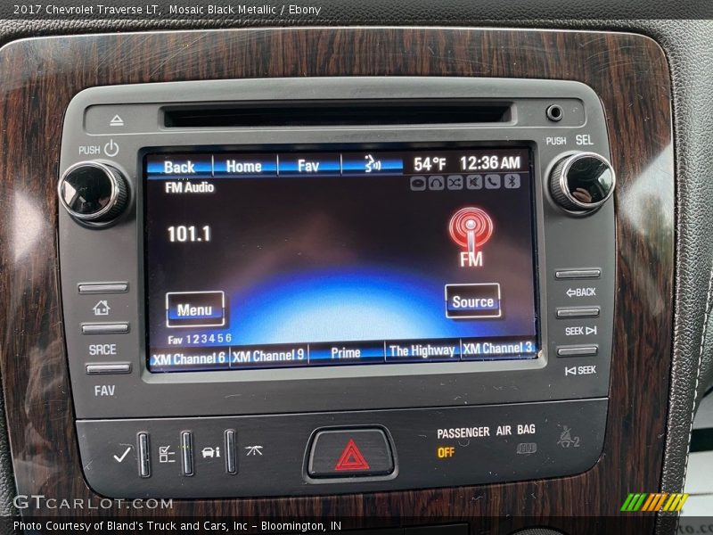 Mosaic Black Metallic / Ebony 2017 Chevrolet Traverse LT