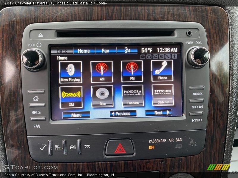 Mosaic Black Metallic / Ebony 2017 Chevrolet Traverse LT