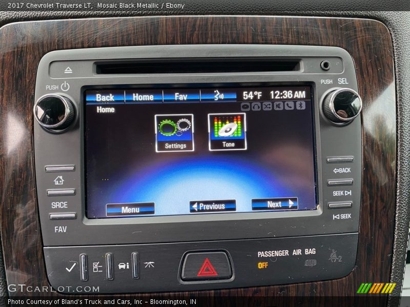 Mosaic Black Metallic / Ebony 2017 Chevrolet Traverse LT