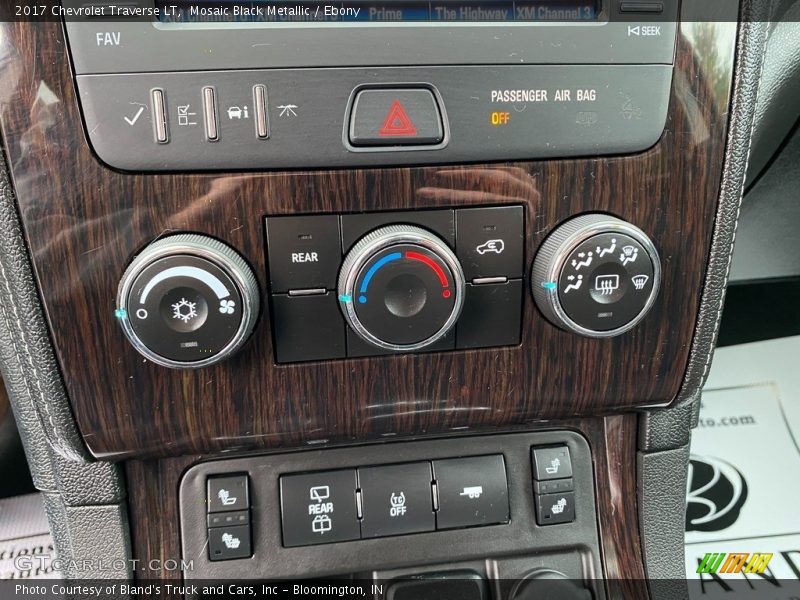 Mosaic Black Metallic / Ebony 2017 Chevrolet Traverse LT