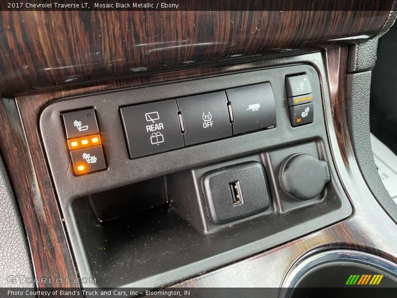 Mosaic Black Metallic / Ebony 2017 Chevrolet Traverse LT