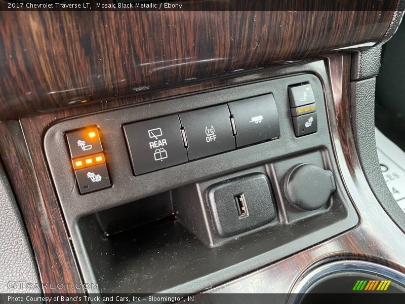 Mosaic Black Metallic / Ebony 2017 Chevrolet Traverse LT