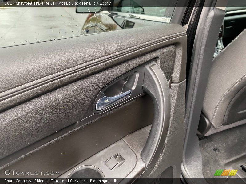 Mosaic Black Metallic / Ebony 2017 Chevrolet Traverse LT