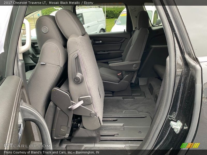 Mosaic Black Metallic / Ebony 2017 Chevrolet Traverse LT