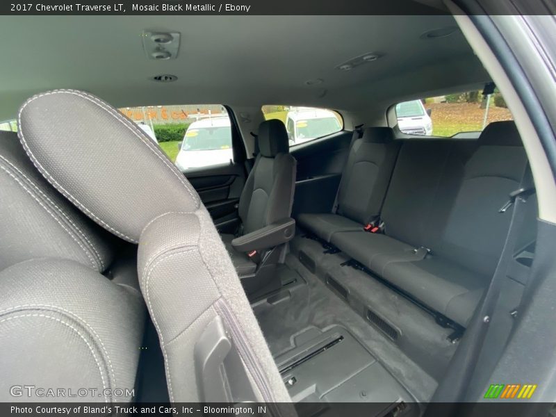 Mosaic Black Metallic / Ebony 2017 Chevrolet Traverse LT