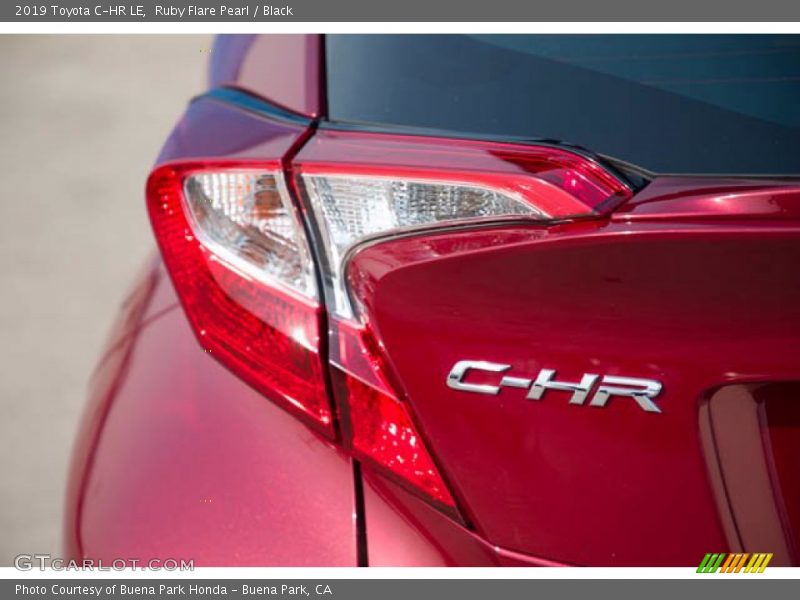 Ruby Flare Pearl / Black 2019 Toyota C-HR LE