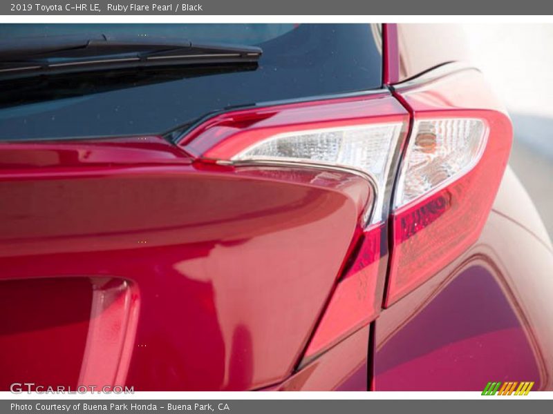 Ruby Flare Pearl / Black 2019 Toyota C-HR LE