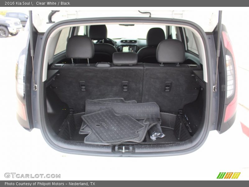 Clear White / Black 2016 Kia Soul !