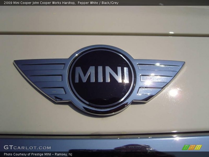 Pepper White / Black/Grey 2009 Mini Cooper John Cooper Works Hardtop