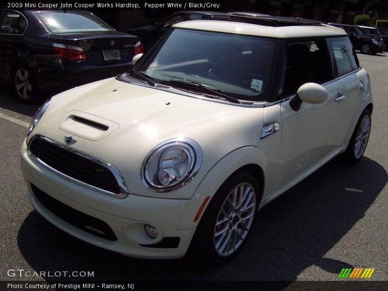 Pepper White / Black/Grey 2009 Mini Cooper John Cooper Works Hardtop