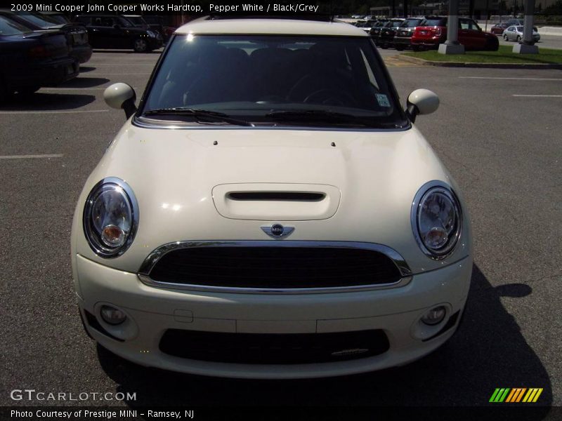 Pepper White / Black/Grey 2009 Mini Cooper John Cooper Works Hardtop