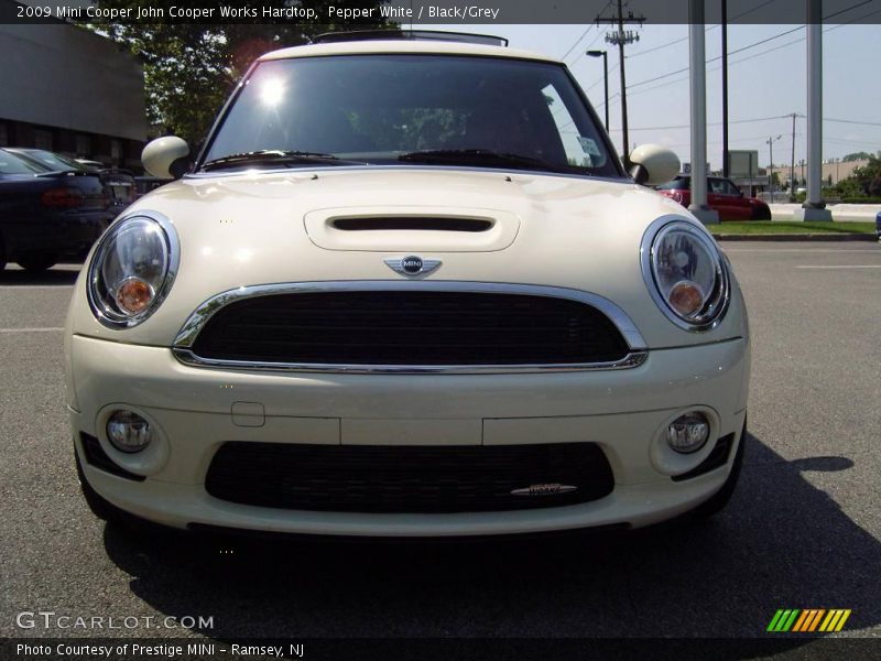 Pepper White / Black/Grey 2009 Mini Cooper John Cooper Works Hardtop
