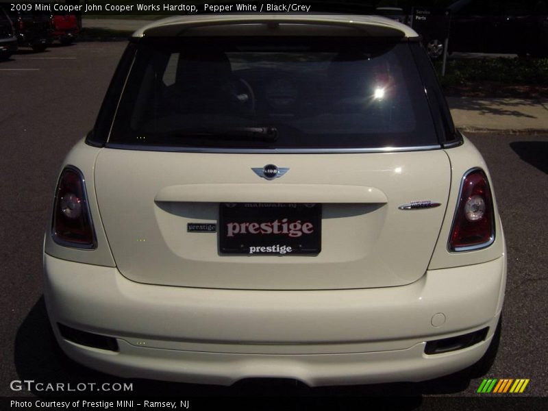 Pepper White / Black/Grey 2009 Mini Cooper John Cooper Works Hardtop