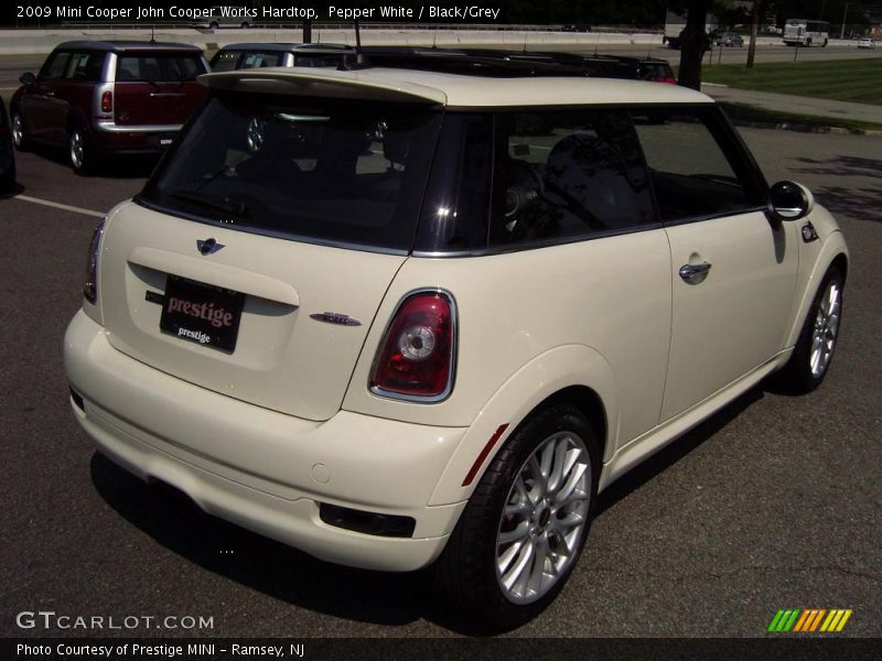 Pepper White / Black/Grey 2009 Mini Cooper John Cooper Works Hardtop