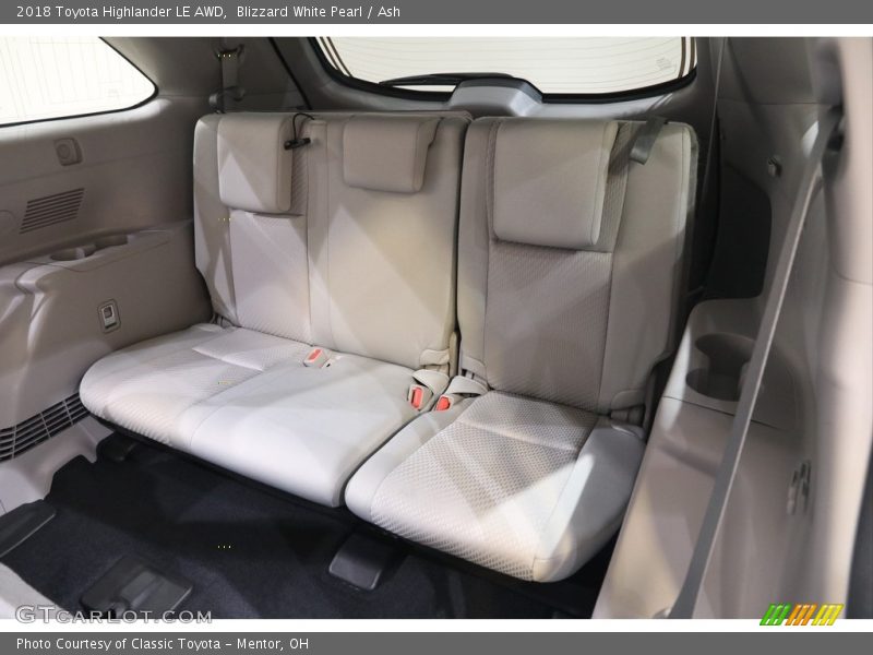Blizzard White Pearl / Ash 2018 Toyota Highlander LE AWD