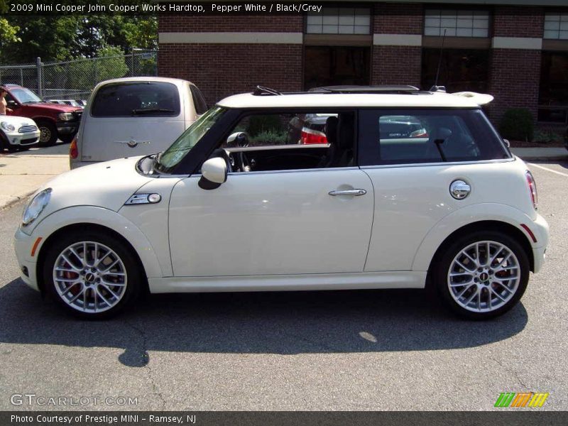 Pepper White / Black/Grey 2009 Mini Cooper John Cooper Works Hardtop