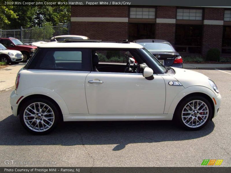 Pepper White / Black/Grey 2009 Mini Cooper John Cooper Works Hardtop